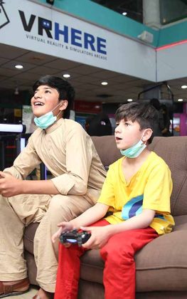 vrhere islamabad arcade kids playing ps4